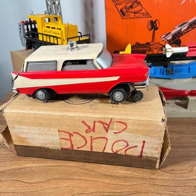 LOT 117L: Collection of Vintage Lionel Trains - Missile Launching Platform and Train Car, Exploding Ammunition Dump and More