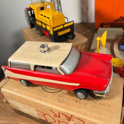 LOT 117L: Collection of Vintage Lionel Trains - Missile Launching Platform and Train Car, Exploding Ammunition Dump and More