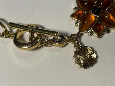 Vintage "Monet" Gold-tone Enameled Charm 7.5" Bracelet in VG Preowned Condition as Pictured. FREE DOMESTIC SHIPPING.