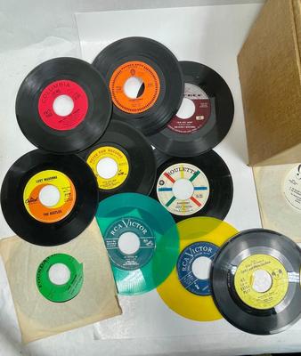 Lots of 45 rpm vinyl records in case - rare labels, yellow vinyl, green vinyl, Beatles, Walt Disney, Little Richard, etc