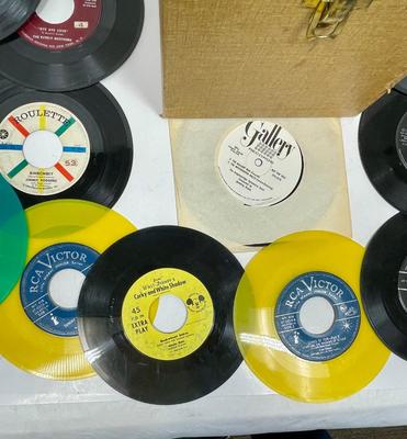 Lots of 45 rpm vinyl records in case - rare labels, yellow vinyl, green vinyl, Beatles, Walt Disney, Little Richard, etc