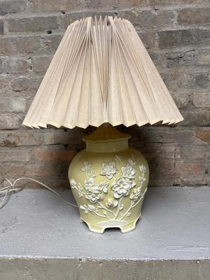 Vintage yellow flower cameo lamp