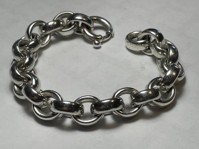 VINTAGE PREOWNED HEAVY 33.6 GRAMS STERLING SILVER 7.75" LINK BRACELET IN VERY GOOD PREOWNED CONDITION.