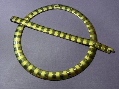 Vintage Gold-tone Fashion Necklace 16" & Bracelet 7.25" Set in Good Preowned Condition as Pictured.