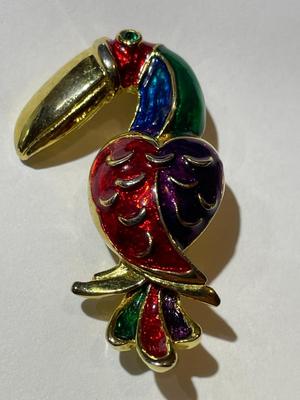 Vintage Exotic Bird Fashion Enameled Gold-toned Pin Preowned from an Estate in Very Good Preowned Condition.