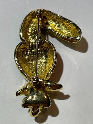 Vintage Exotic Bird Fashion Enameled Gold-toned Pin Preowned from an Estate in Very Good Preowned Condition.