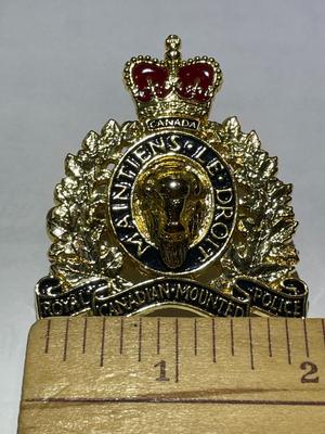 Scarce RCMP Royal Canadian Mounted Police Cap Badge -Gilt & Enameled in VG Preowned Condition.
