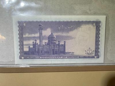Brunei 1 Dollar 1983 Banknote/Currency in Uncirculated Condition by Fleetwood as Pictured.