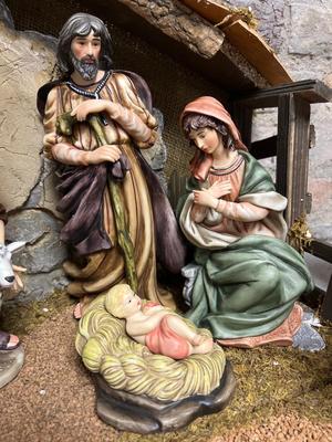 2001 Grandeur Noel porcelain nativity set with crèche