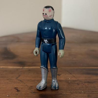 LOT 269: Vintage Star Wars Action Figures w/ Darth Vader Carrying Case