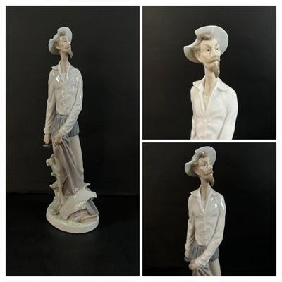 LOT 301: Lladro Figure Don Quixote Standing up Figurine (Missing Sword)