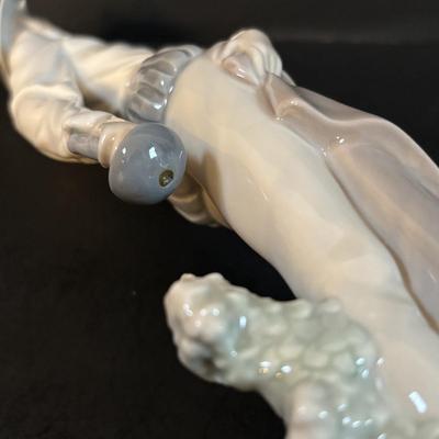 LOT 301: Lladro Figure Don Quixote Standing up Figurine (Missing Sword)