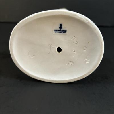 LOT 301: Lladro Figure Don Quixote Standing up Figurine (Missing Sword)