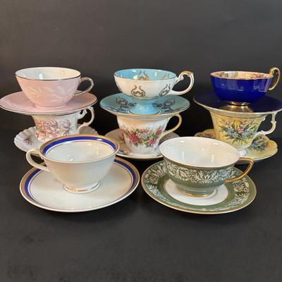 LOT 303: Vintage Teacup Collection: Royal Albert, Parisienne by Royal Jackson, Crown D'or, Aynsley