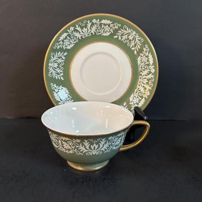 LOT 303: Vintage Teacup Collection: Royal Albert, Parisienne by Royal Jackson, Crown D'or, Aynsley