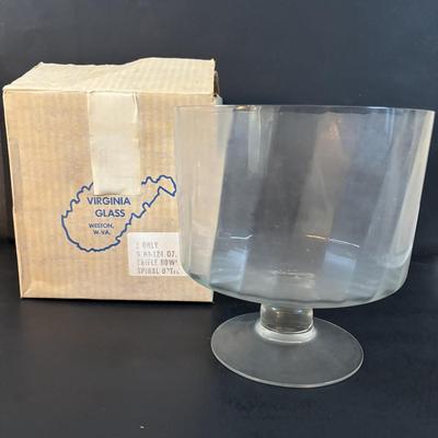 LOT 306: Pyrex Clear & White Colonial Mist Nesting Bowl Set (4), Vintage Georgian Nutmeg Brown Viking Thumbprint Tumblers (10),...