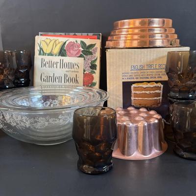 LOT 306: Pyrex Clear & White Colonial Mist Nesting Bowl Set (4), Vintage Georgian Nutmeg Brown Viking Thumbprint Tumblers (10),...
