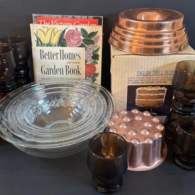 LOT 306: Pyrex Clear & White Colonial Mist Nesting Bowl Set (4), Vintage Georgian Nutmeg Brown Viking Thumbprint Tumblers (10),...