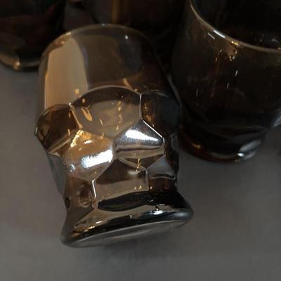 LOT 306: Pyrex Clear & White Colonial Mist Nesting Bowl Set (4), Vintage Georgian Nutmeg Brown Viking Thumbprint Tumblers (10),...