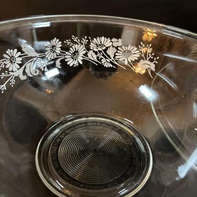 LOT 306: Pyrex Clear & White Colonial Mist Nesting Bowl Set (4), Vintage Georgian Nutmeg Brown Viking Thumbprint Tumblers (10),...