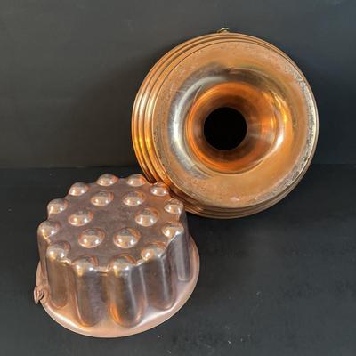 LOT 306: Pyrex Clear & White Colonial Mist Nesting Bowl Set (4), Vintage Georgian Nutmeg Brown Viking Thumbprint Tumblers (10),...