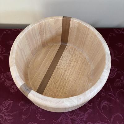 LOT 310: Signed VSL (Val St. Lambert) Crystal Crescent Shaped Fruit Tray/Salad Plates, Signed VSL Platter, Crystal Berry Bowl, FB Rogers...