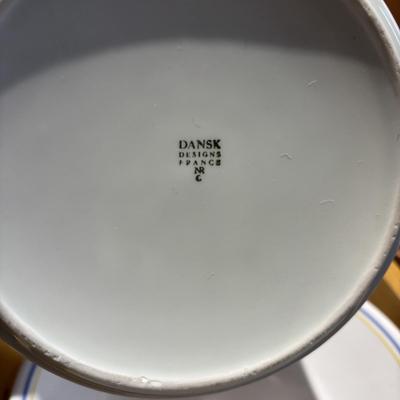 LOT 314: Kitchen Cabinet Cleanout: Corning Ware, Chantal & More