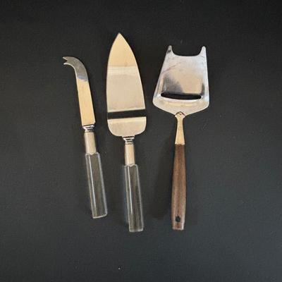 LOT 316: Hoffritz Knives w/Magnetic Board, Universal Coffeematic Electric Percolator, Porcelain & Stainless-Steel Teapot, Vintage...