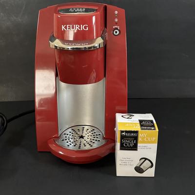 LOT 318: Keurig Model B30, Coffee Mugs, Candles, Quaker Lace Tablecloth & Organizing Basket