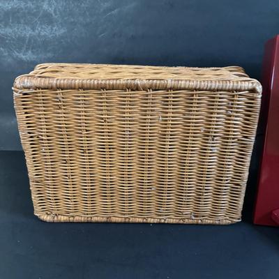 LOT 318: Keurig Model B30, Coffee Mugs, Candles, Quaker Lace Tablecloth & Organizing Basket