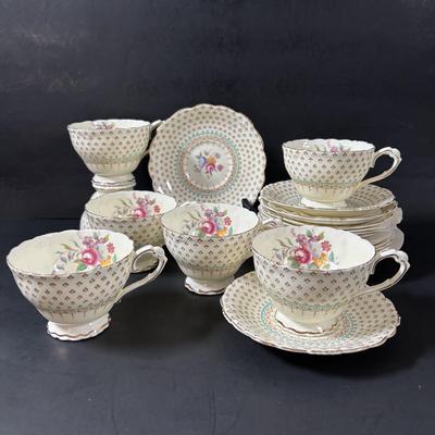 LOT 319: Vintage Paragon Fleur de Lis Teacups & Saucers