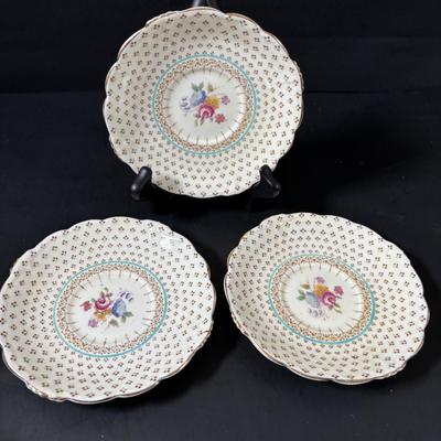 LOT 319: Vintage Paragon Fleur de Lis Teacups & Saucers