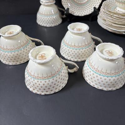 LOT 319: Vintage Paragon Fleur de Lis Teacups & Saucers