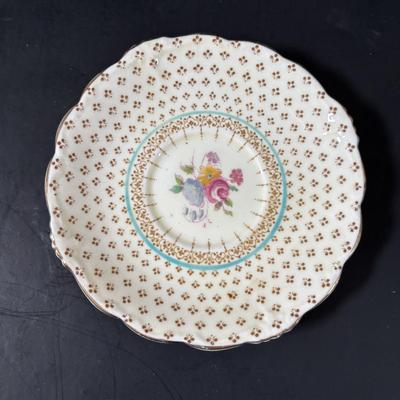 LOT 319: Vintage Paragon Fleur de Lis Teacups & Saucers