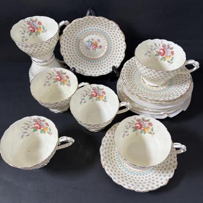 LOT 319: Vintage Paragon Fleur de Lis Teacups & Saucers