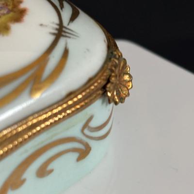 LOT 322: Wedgewood Trinkets Dishes Books on Wedgewood, Trinket Boxes & More