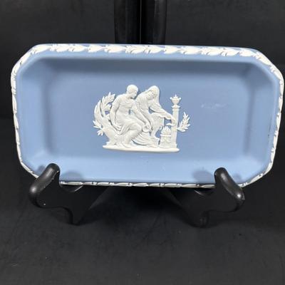 LOT 322: Wedgewood Trinkets Dishes Books on Wedgewood, Trinket Boxes & More