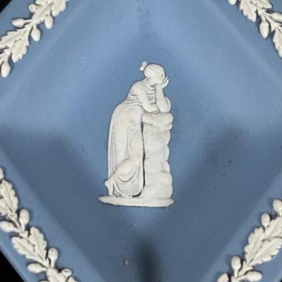 LOT 322: Wedgewood Trinkets Dishes Books on Wedgewood, Trinket Boxes & More