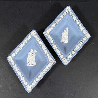 LOT 322: Wedgewood Trinkets Dishes Books on Wedgewood, Trinket Boxes & More