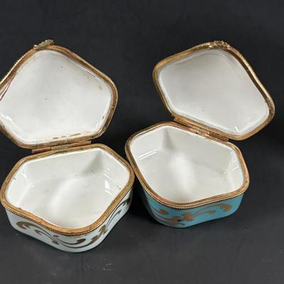 LOT 322: Wedgewood Trinkets Dishes Books on Wedgewood, Trinket Boxes & More