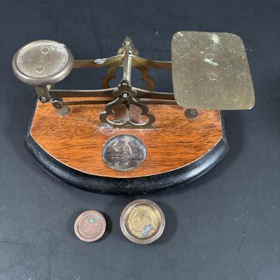 LOT 323: Vintage Avery Scale w/Weights & Postal Scale