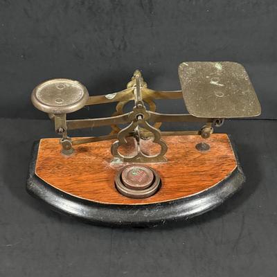 LOT 323: Vintage Avery Scale w/Weights & Postal Scale