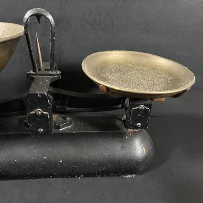 LOT 323: Vintage Avery Scale w/Weights & Postal Scale