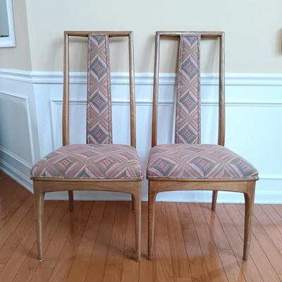 LOT 325: Set of 4 Mid Century Modern Dining Room Chairs