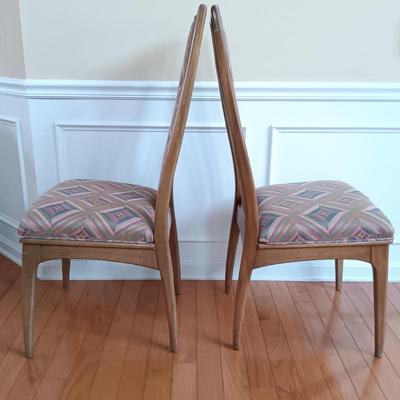 LOT 325: Set of 4 Mid Century Modern Dining Room Chairs