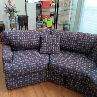 LOT 331: 2-Piece Sectional Sofa
