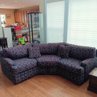 LOT 331: 2-Piece Sectional Sofa