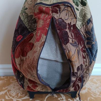 LOT 333: Erda Duffel Bag with Rolling Floral Tapestry Bag