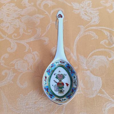 LOT 335: Herend Hungary Indian Basket Green Teacup, Japanese Stork on Silk Wall Scroll, Gibsons Teapot & More