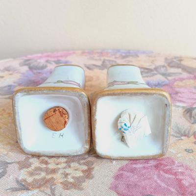 LOT 335: Herend Hungary Indian Basket Green Teacup, Japanese Stork on Silk Wall Scroll, Gibsons Teapot & More